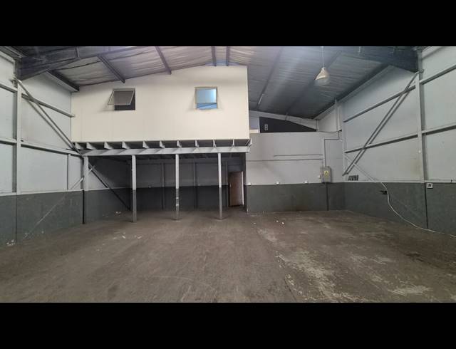 264M² WAREHOUSE TO LET IN JET PARK